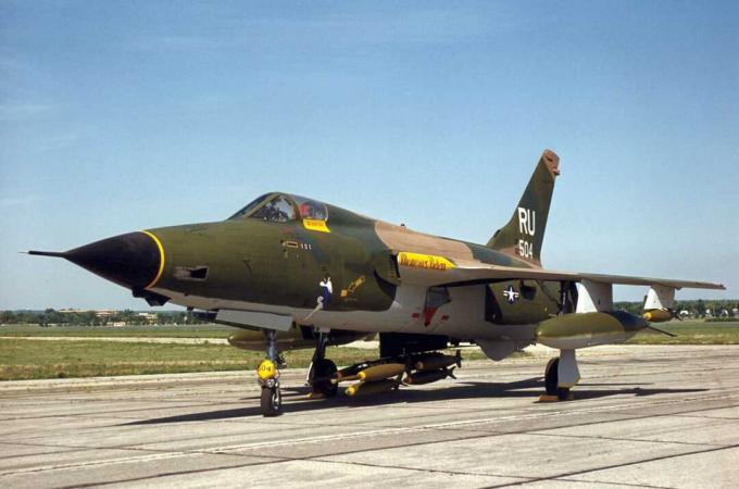 f-105-velika.jpg