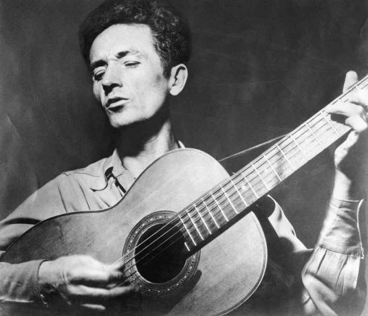 Woody Guthrie Igranje kitare