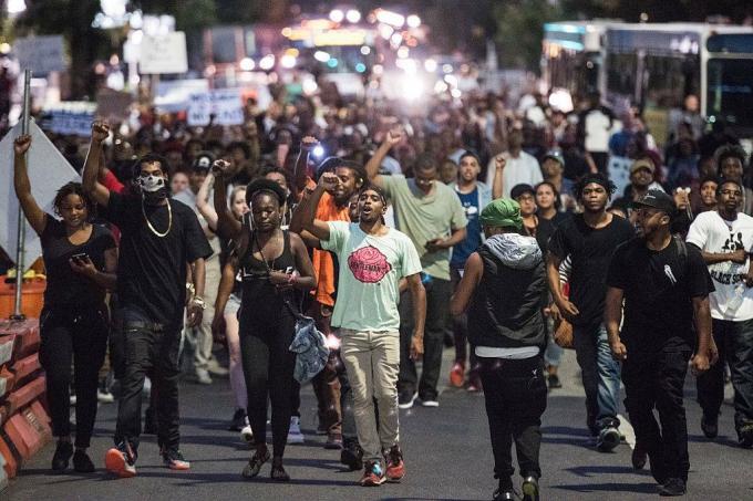 Po policijskih strelih izbruhnejo protesti v Charlotte