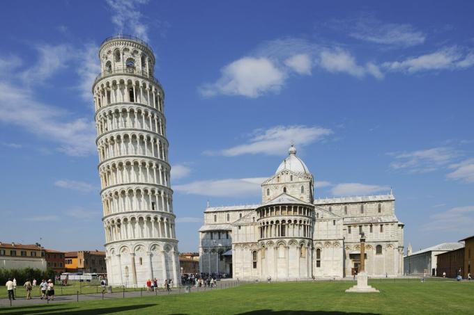 Nagnjeni stolp v Pisi in Duomo de Pisa, Piazza dei Miracoli, Pisa, Toskana, Italija