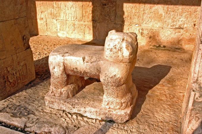 Jaguarjev prestol Chichén Itzá ob sončnem zahodu