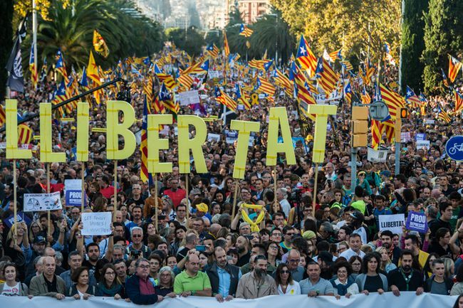 Katalonski separatistični demonstranti protestirajo proti policijski taktiki