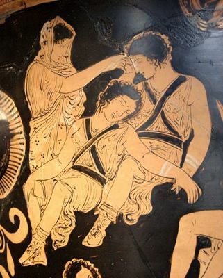 Vaza avtorja Eumenides Painter, ki prikazuje Clytemnestra, ki skuša prebuditi Erinije, v Louvru.