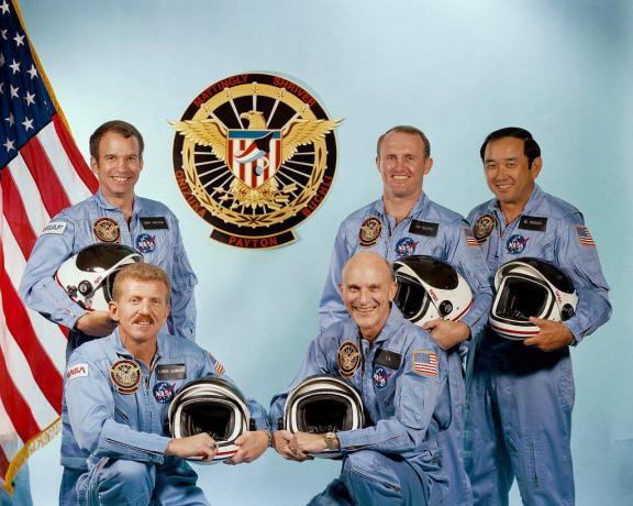 Posadka STS 51C, vključno z Ellison Onizuka.