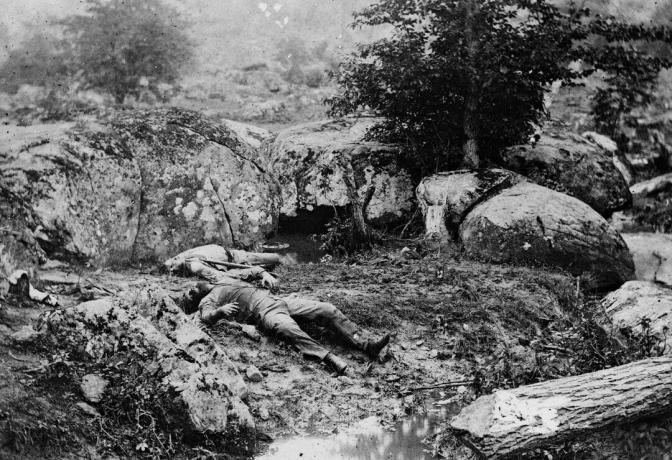 fotografije mrtvih konfederacij v bližini Little Round Top