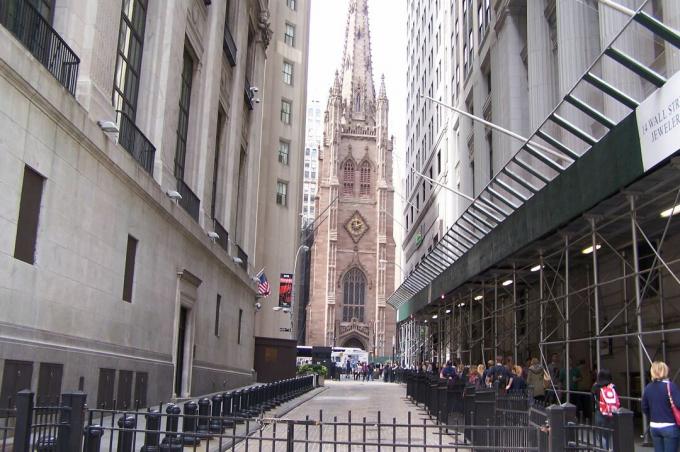 Od Wall Streeta v NYC-ju proti zahodu do cerkve Trinity - varnost je umetnost