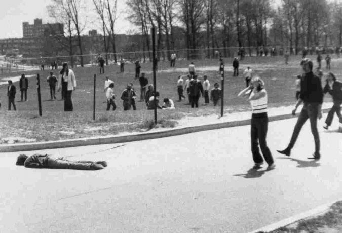 Fotografija mrtvega študentskega protestnika v državi Kent