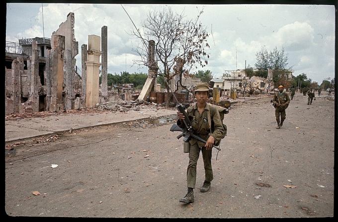 Begunci bežijo Viet Cong Attack