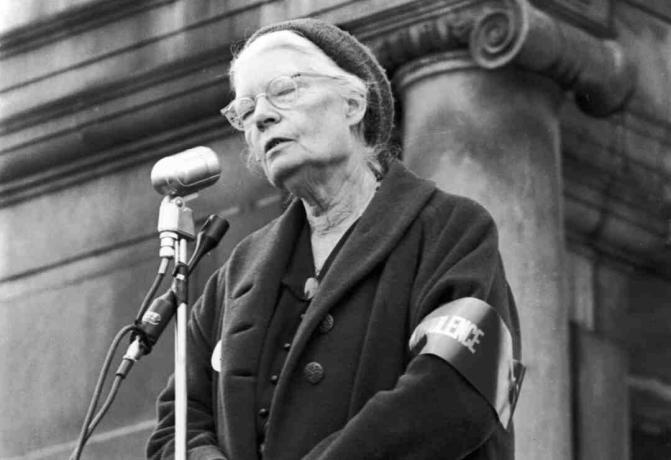 Fotografija Dorothy Day protivojni shod.