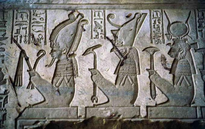 Relief Ozirisa, Izise in Horusa, pozno obdobje (644–322 pr. N. Št.)