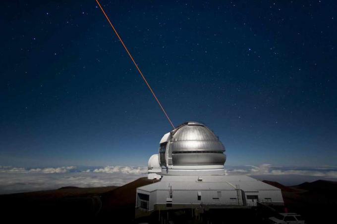 Observatorij Gemini North z laserskim sistemom vodilnih zvezd.