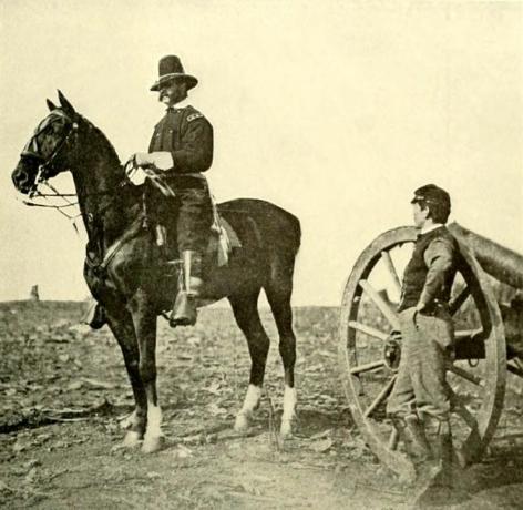 Fotografija Ambrose Burnside na konju.