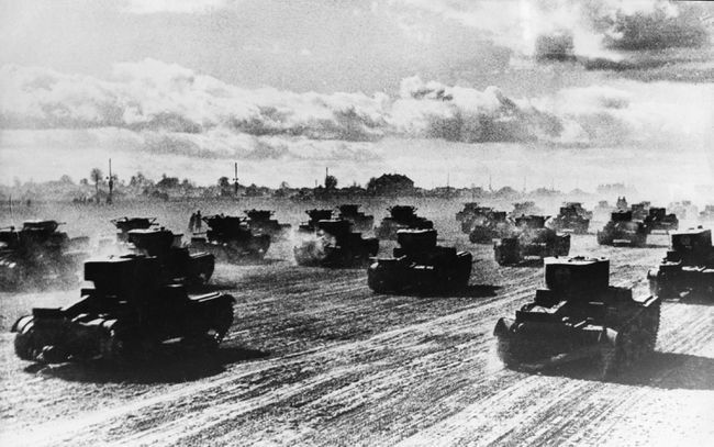 Ruski tanki hitijo na fronto, junij 1941.