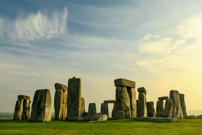 Stonehenge ob sončnem vzhodu