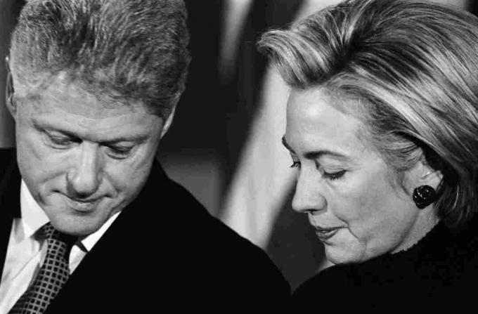 Bill in Hillary Clinton na začetku sojenja Clinton Impeachment