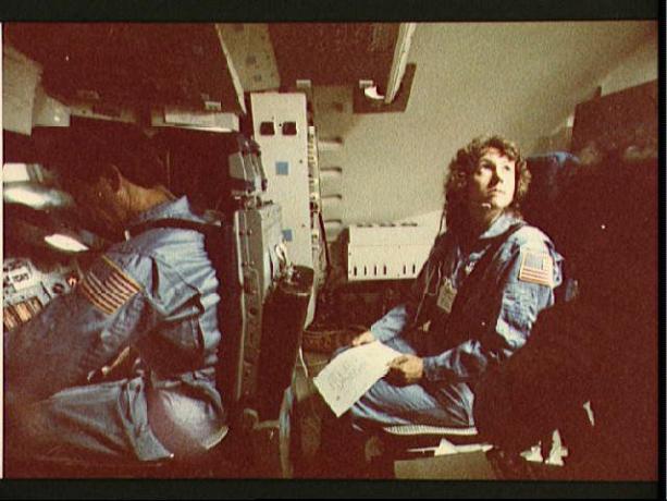 Space Shuttle Challenger Disaster STS-51L Slike - Christa McAulffe v simulatorju Shuttle Mission