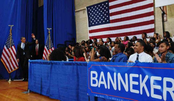 Ameriški predsednik Barack Obama in minister za šolstvo Arne Duncan sta se 28. septembra 2011 v Washingtonu, DC, odpravila na Obamov letni nagovor, ki ga bo sprejel v šolo.